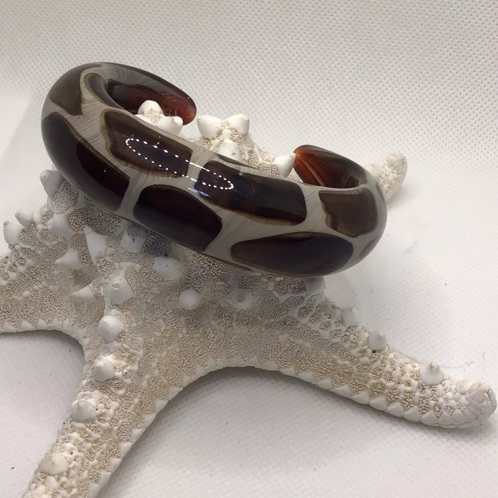 Kevin O’Grady 3-inch cuff bracelet, Giraffe design from his Safari Collection.